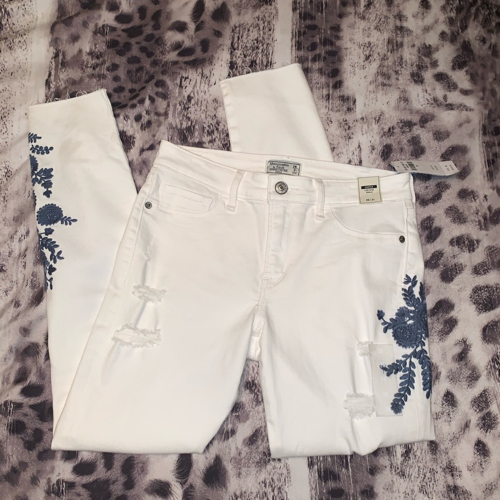 Abercrombie & Fitch White Ankle Jeans with Navy Floral Embroidery